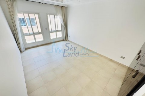 Villa zur Miete in Umm Suqeim, Dubai, VAE 4 Schlafzimmer, 371.6 m2 Nr. 633431 - Foto 9