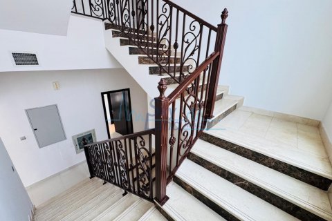 Villa zur Miete in Umm Suqeim, Dubai, VAE 4 Schlafzimmer, 371.6 m2 Nr. 633431 - Foto 11