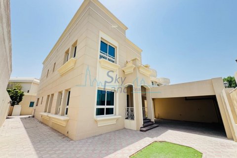 Villa zur Miete in Umm Suqeim, Dubai, VAE 4 Schlafzimmer, 371.6 m2 Nr. 633431 - Foto 2
