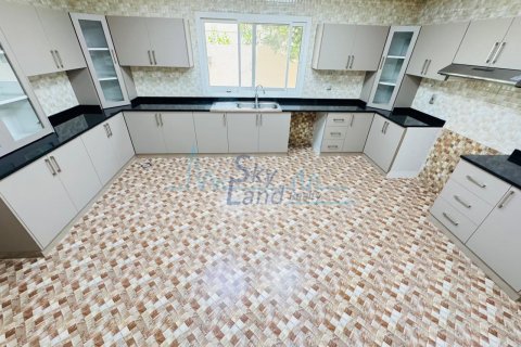 Villa zur Miete in Umm Suqeim, Dubai, VAE 4 Schlafzimmer, 371.6 m2 Nr. 633431 - Foto 5