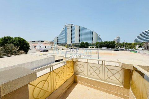 Villa zur Miete in Umm Suqeim, Dubai, VAE 4 Schlafzimmer, 371.6 m2 Nr. 633431 - Foto 3
