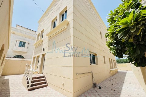Villa zur Miete in Umm Suqeim, Dubai, VAE 4 Schlafzimmer, 371.6 m2 Nr. 633431 - Foto 28
