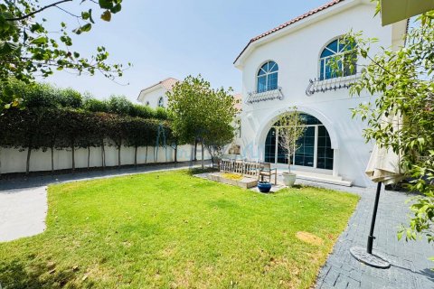 Villa in affitto a Umm Suqeim, Dubai, EAU 4 camere da letto, 325.2 mq. № 633430 - foto 2