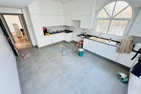 Villa in affitto a Umm Suqeim, Dubai, EAU 4 camere da letto, 325.2 mq. № 633430 - foto 8