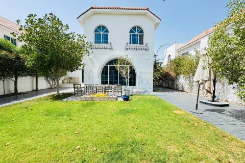 Villa in affitto a Umm Suqeim, Dubai, EAU 4 camere da letto, 325.2 mq. № 633430 - foto 1