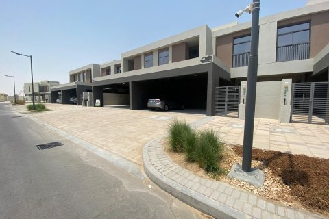 Villa in Dubai, UAE 4 bedrooms, 252 sq.m. № 634613 - photo 1
