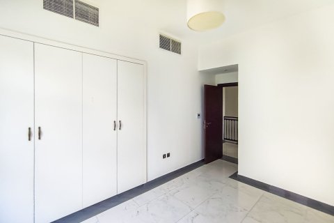 טאונהאוס להשכרה ב Dubai Land, Dubai, איחוד האמירויות  4 חדרי שינה, 286.33 מ"ר, מספר 750081 - תמונה 4