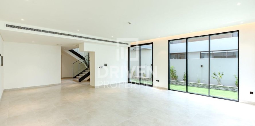 Vilë në Dubai Land, Emiratet e Bashkuara Arabe 3 dhoma gjumi, 281.59 m2. № 746844