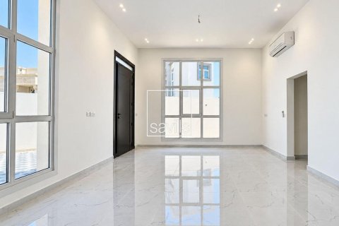 Vila u Al Rahba, Abu Dhabi, UAE 5 spavaćih soba, 1274.72 m2 Br. 766888 - fotografija 3
