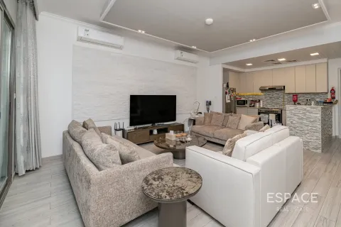 Townhouse in Dubai, UAE 4 bedrooms, 225 sq.m. № 661266 - photo 2