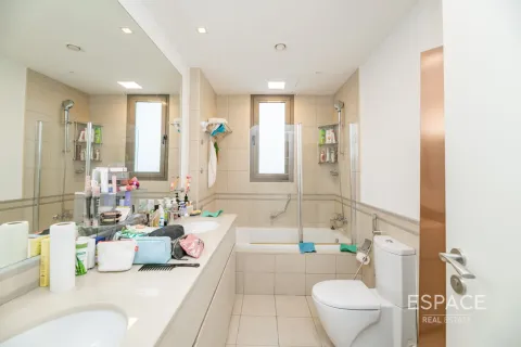 Townhouse in Dubai, UAE 4 bedrooms, 225 sq.m. № 661266 - photo 15