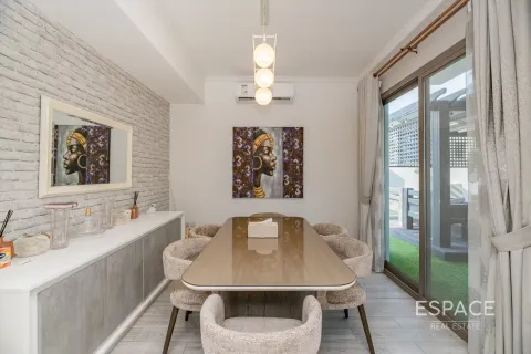 Townhouse in Dubai, UAE 4 bedrooms, 225 sq.m. № 661266 - photo 6