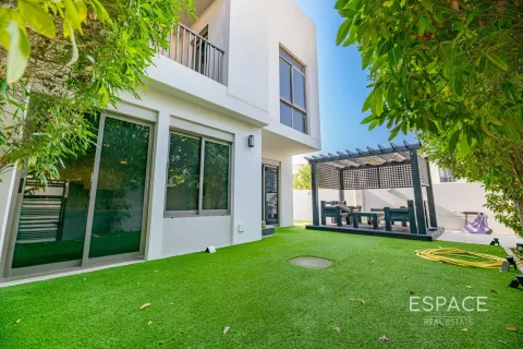 Townhouse in Dubai, UAE 4 bedrooms, 225 sq.m. № 661266 - photo 1