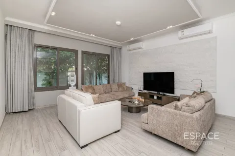 Townhouse in Dubai, UAE 4 bedrooms, 225 sq.m. № 661266 - photo 9