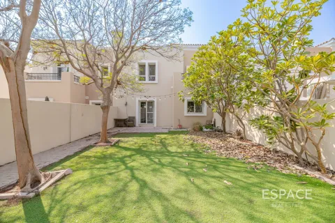 Városi lakóépület itt: Arabian Ranches, Dubai, EAE, 3 hálószoba, 226 m², azonosító: 661269 - fénykép 1