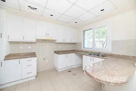 Városi lakóépület itt: Arabian Ranches, Dubai, EAE, 3 hálószoba, 226 m², azonosító: 661269 - fénykép 4