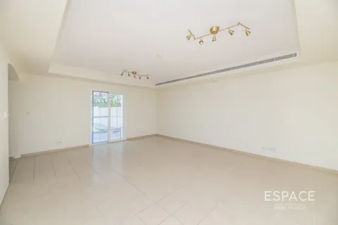 Városi lakóépület itt: Arabian Ranches, Dubai, EAE, 3 hálószoba, 226 m², azonosító: 661269 - fénykép 3
