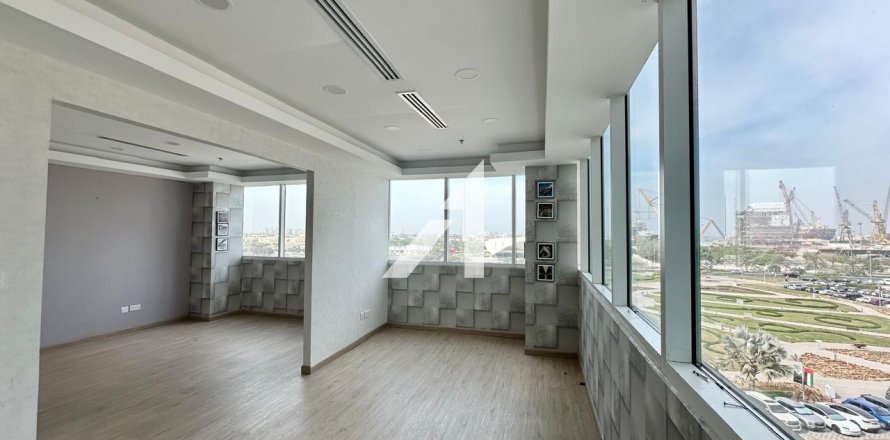 Oficiu în Dubai, EAU 120.6 mp.  №668655