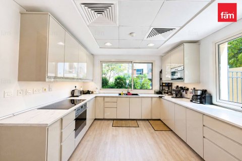 Huvila Al Barsha, Dubai, Arabiemiraatit 3 makuuhuonetta, 323.5 m2 № 708223 - kuva 11
