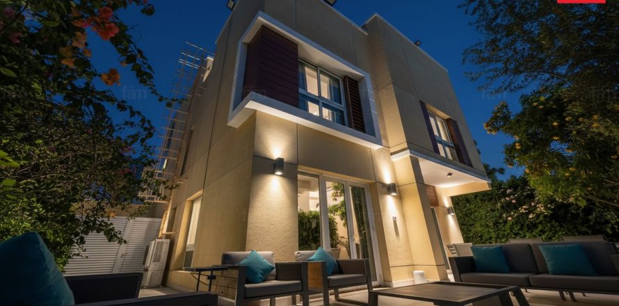 Huvila Al Barsha, Dubai, Arabiemiraatit 3 makuuhuonetta, 323.5 m2 № 708223