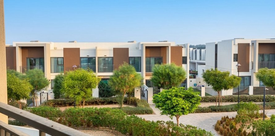 Kaupunkipientalo Dubai, Arabiemiraatit 4 makuuhuonetta, 233.8 m2 № 717596