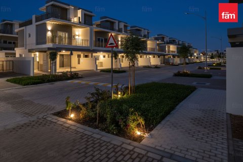 Dubai, संयुक्त अरब अमीरात में टाउनहाउस, 3 बेडरूम, 170.2 वर्ग मीटर, संख्या 689268 - फ़ोटो 24