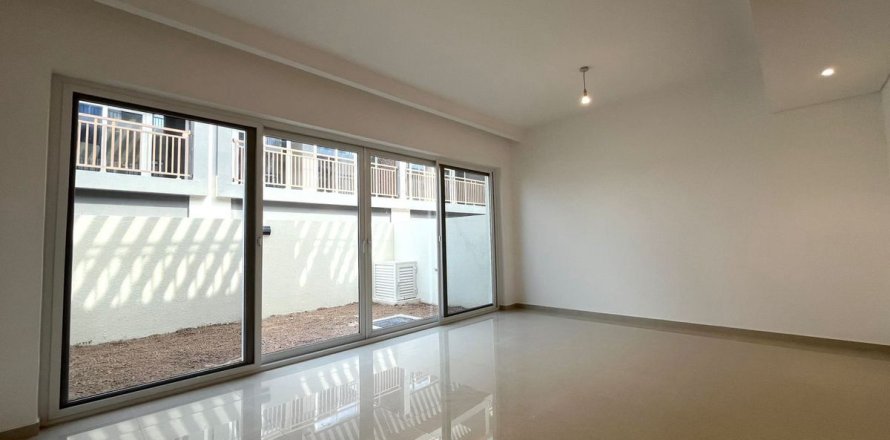 Shtëpi në qytet në Dubai, Emiratet e Bashkuara Arabe 3 dhoma gjumi, 112.2 m2. № 678366