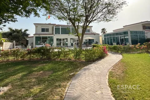 Villa in Motor City, Dubai, UAE 5 bedrooms, 678 sq.m. № 661104 - photo 1