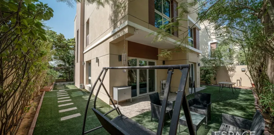 Villa in Dubai, UAE 3 bedrooms, 280 sq.m. № 661098