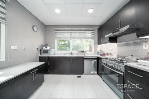 Villa in Dubai, UAE 3 bedrooms, 280 sq.m. № 661098 - photo 5