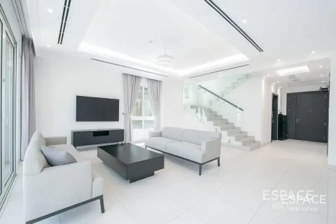 Villa in Dubai, UAE 3 bedrooms, 280 sq.m. № 661098 - photo 3