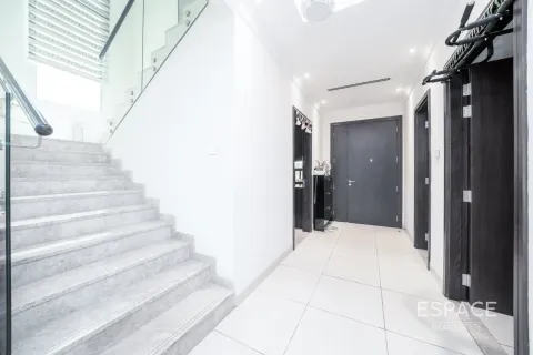 Villa in Dubai, UAE 3 bedrooms, 280 sq.m. № 661098 - photo 6