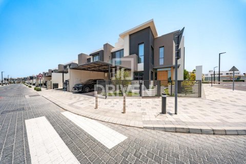 Villa in wasl gate, Dubai, UAE 5 bedrooms, 433.86 sq.m. № 746776 - photo 24