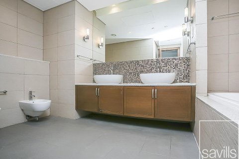 Apartment in Palm Jumeirah, Dubai, UAE 2 bedrooms, 165 sq.m. № 647416 - photo 16