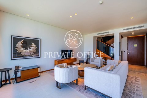 Apartment in The Hills, Dubai, UAE 2 bedrooms, 164.87959925 sq.m. № 651172 - photo 2