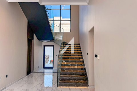 Снять в аренду виллу в Al Aweer, Дубай, ОАЭ 4 спальни, 390м2, № 679322 - фото 4