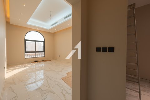 Vila u Al Aweer, Dubai, UAE 4 spavaćih soba, 390 m2 Br. 679322 - fotografija 18