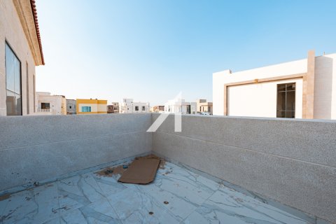 Vila u Al Aweer, Dubai, UAE 4 spavaćih soba, 390 m2 Br. 679322 - fotografija 30
