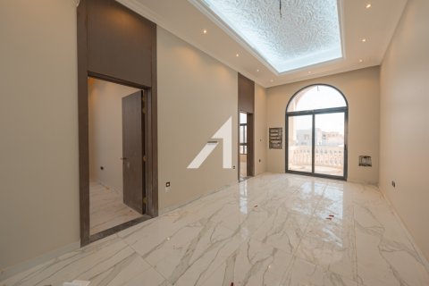 Vila u Al Aweer, Dubai, UAE 4 spavaćih soba, 390 m2 Br. 679322 - fotografija 5