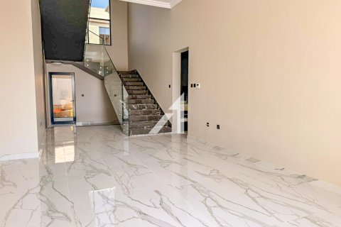 Снять в аренду виллу в Al Aweer, Дубай, ОАЭ 4 спальни, 390м2, № 679322 - фото 16