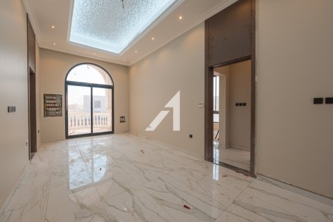 Vila u Al Aweer, Dubai, UAE 4 spavaćih soba, 390 m2 Br. 679322 - fotografija 2