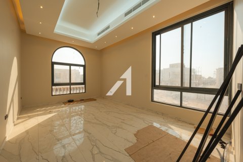 Vila u Al Aweer, Dubai, UAE 4 spavaćih soba, 390 m2 Br. 679322 - fotografija 19