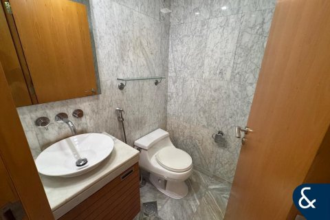 Huoneisto Jumeirah Lake Towers, Dubai, Arabiemiraatit 2 makuuhuonetta, 189 m2 № 671270 - kuva 15