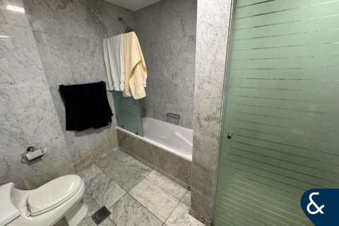 Huoneisto Jumeirah Lake Towers, Dubai, Arabiemiraatit 2 makuuhuonetta, 189 m2 № 671270 - kuva 13