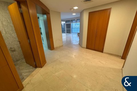 Huoneisto Jumeirah Lake Towers, Dubai, Arabiemiraatit 2 makuuhuonetta, 189 m2 № 671270 - kuva 4