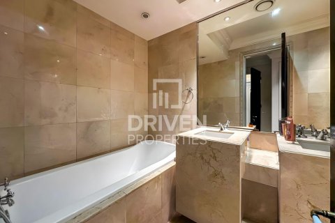 Apartment in Downtown Dubai (Downtown Burj Dubai), UAE 2 bedrooms, 240.71 sq.m. № 756455 - photo 11