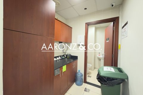 Opisina sa Jumeirah Lake Towers, Dubai, UAE 80 sq.m. № 679405 - larawan 10