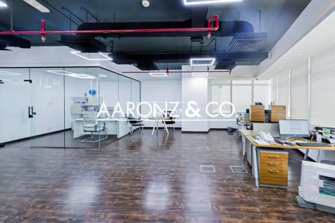 Kancelária v Jumeirah Lake Towers, Dubai, SAE 118 m2 č. 679404 - Fotografia 3