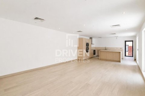Vilă de închiriat în Umm Suqeim, Dubai, EAU 4 dormitoare, 408.31 mp.  №745615 - poză 3