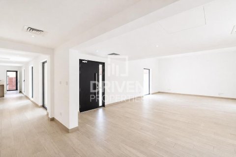 Vilă de închiriat în Umm Suqeim, Dubai, EAU 4 dormitoare, 408.31 mp.  №745615 - poză 10